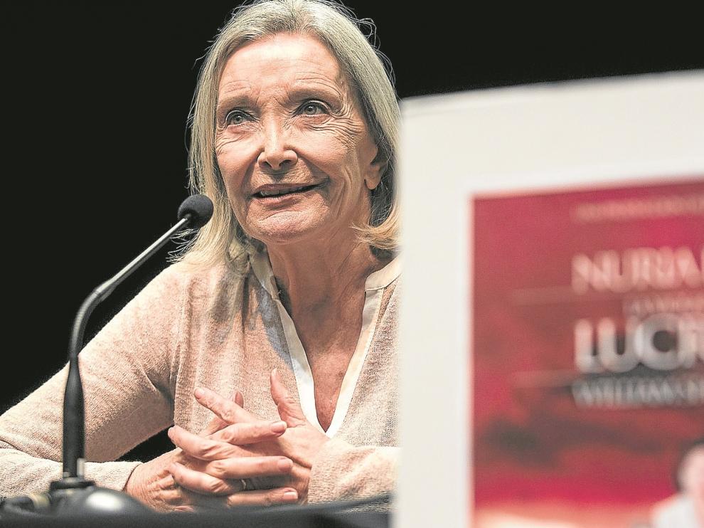 Nuria Espert, ayer en Zaragoza, desprende fuerza y energía tanto sobre las tablas como en una rueda de prensa.