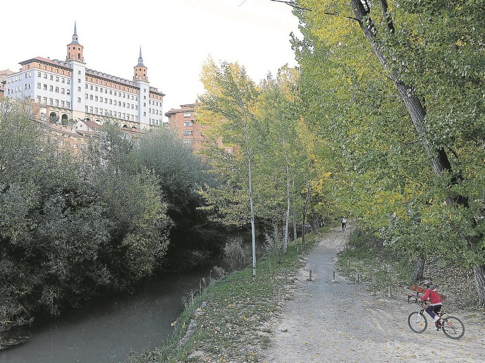 Los servicios urbanísticos municipales abogan por catalogar la vega del Turia en el nuevo PGOU como suelo no urbanizable para garantizar su conservación como lugar de esparcimiento.