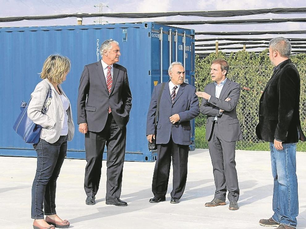 AntonioSuárez, segundo por la izquierda, en Binéfar.