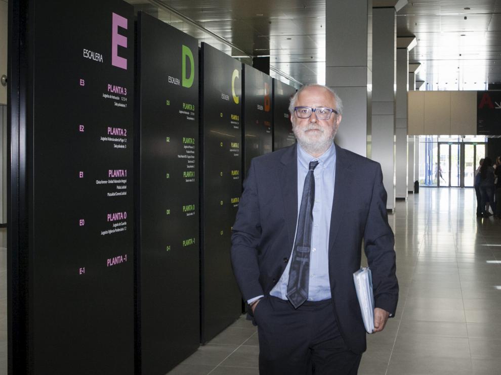Carlos Escó, en la Ciudad de la Justicia de Zaragoza