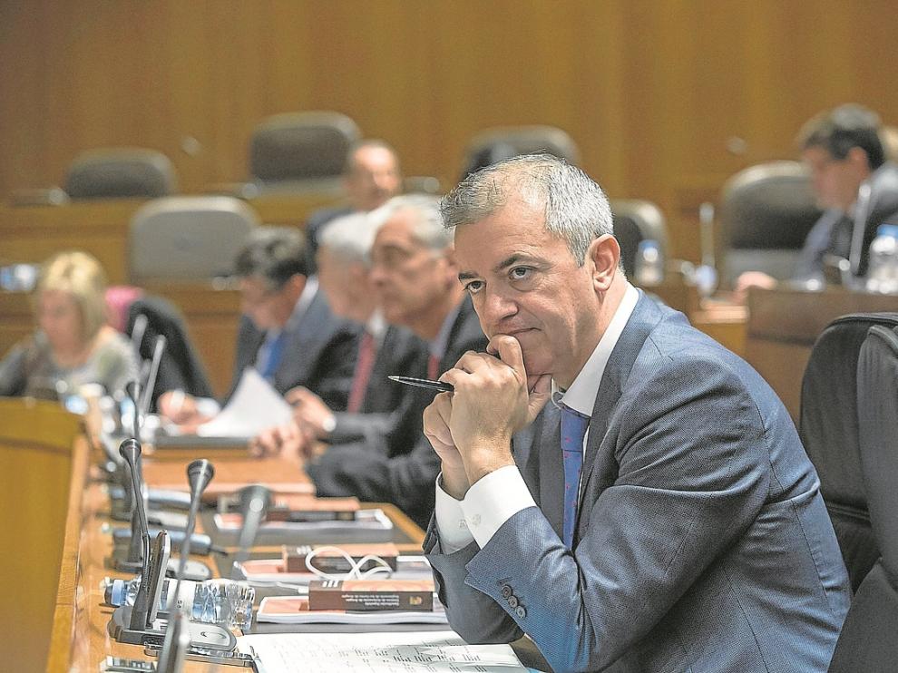 El consejero de Hacienda, Javier Campoy, esta semana en el pleno de las Cortes.