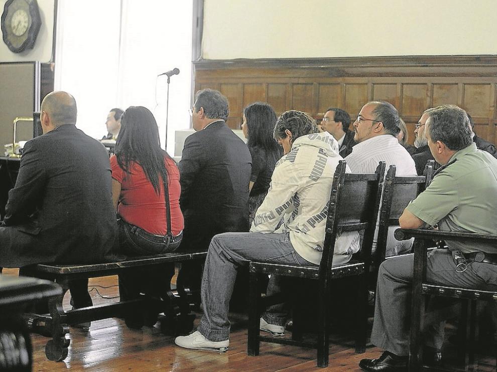 Ocho vallisoletanos, miembros de un clan de mercheros, fueron juzgados en 2009 en la Audiencia de Zaragoza por matar a Alberto Díaz, 'El Manitas', cuyo cadáver fue hallado en 2006 en una acequia de Garrapinillos.