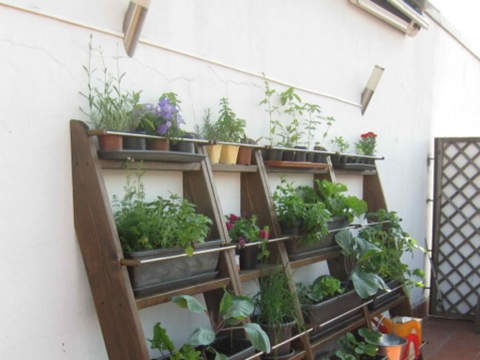 Un huerto vertical en una terraza