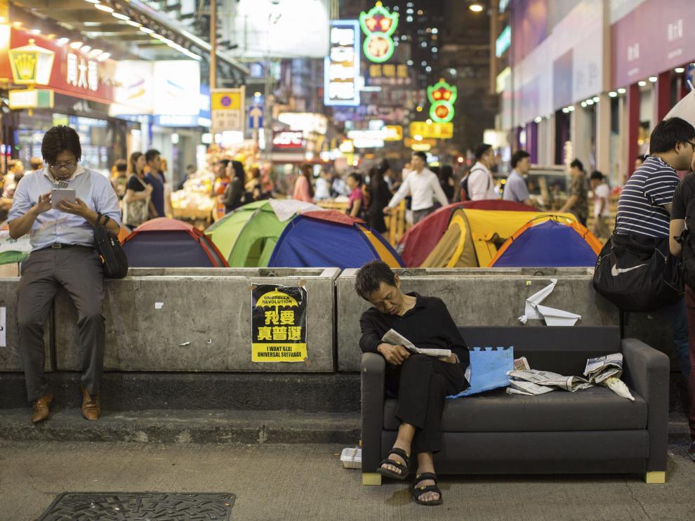 Manifestantes pro democracia se reúnen en Nathan Road