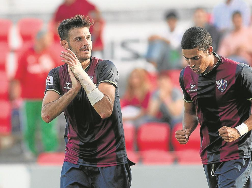 Aythami -derecha- celebra el gol de Tyronne contra el Toledo de hace dos jornadas.