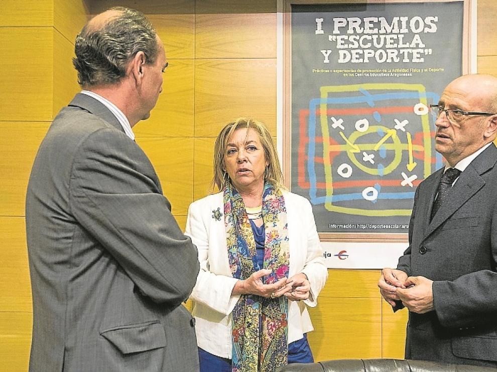 José Ignacio Oto, Dolores Serrat y Félix Brocate, ayer en Ibercaja.
