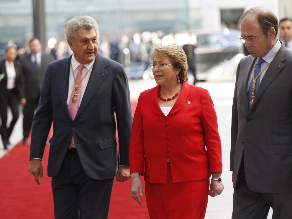 Jesús Posada y Pío García Escudero acompañan a la presidenta chilena