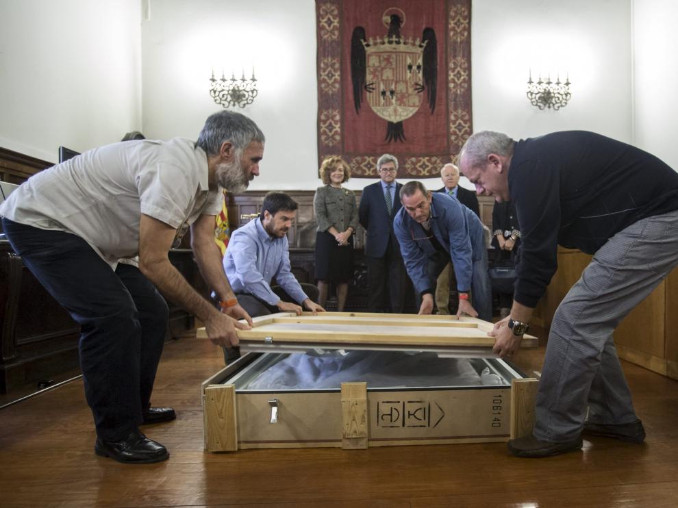 Llegada a Zaragoza de la tabla gótica 'La Resurrección'