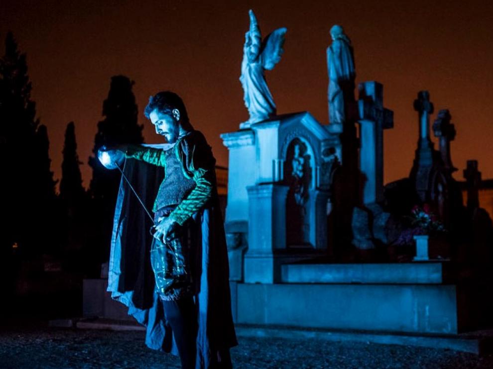 Lectura de Don Juan Tenorio en el cementerio de Torrero