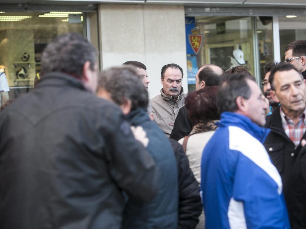 Concentración de los empleados en las oficinas del Real Zaragoza
