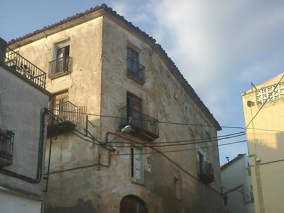 Casa que el Ayuntamiento de Fabara quiere demoler