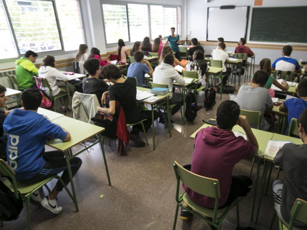El número de alumnos que acaban la ESO con suspensos marca su mínimo histórico