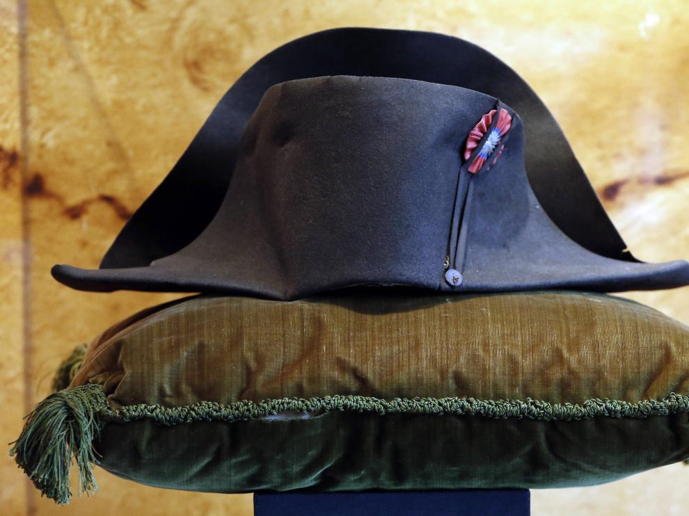 Un sombrero de dos picos que perteneció a Napoleón Bonaparte fue vendido por un precio récord de 1,89 millones de euros