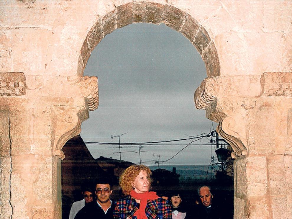 La duquesa de Alba en su visita a San Esteban en 1994