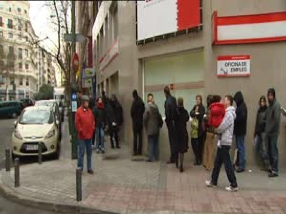Baja el paro en España en 13.100 personas hasta marzo pero se destruyen 114.300 empleos