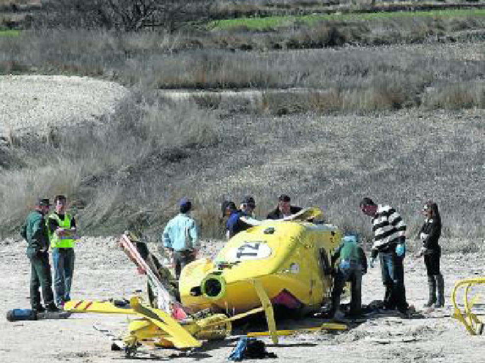 El helicóptero -en la foto- minutos después del accidente.