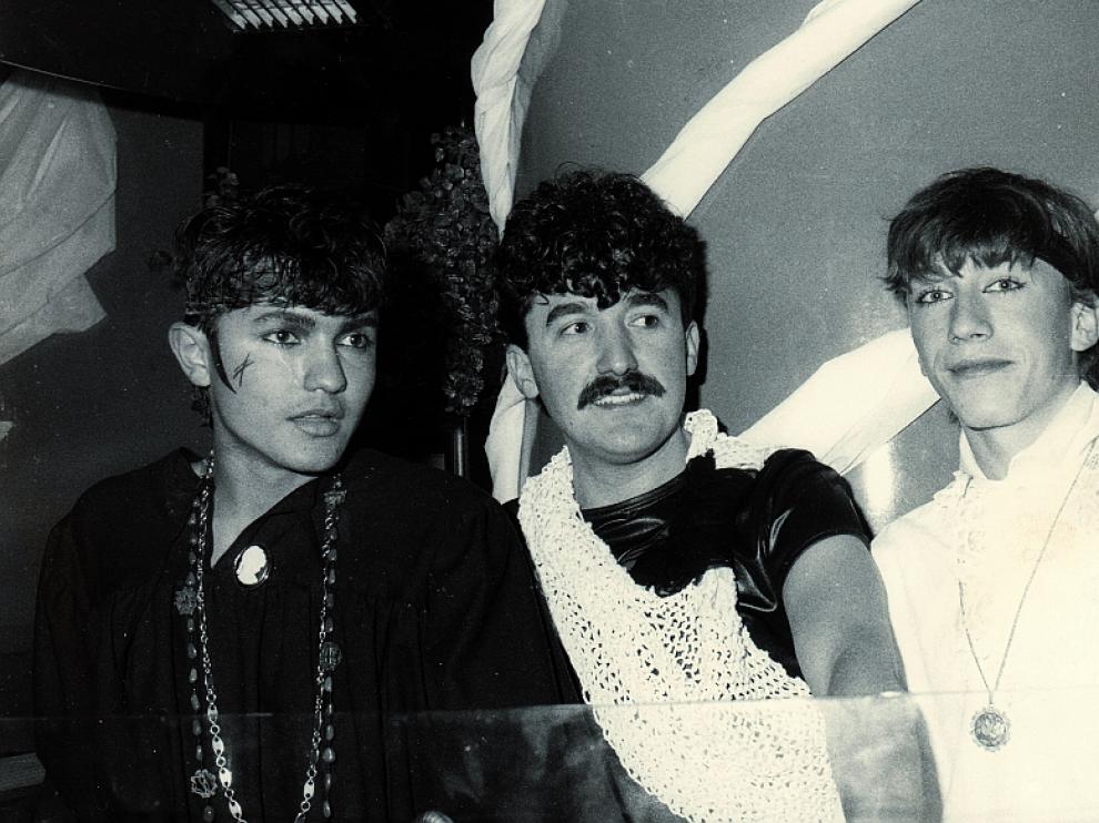 1981. Cachi, Zappa y Carlitos, en el Pub Rosse. Uno de los locales de referencia en la Zaragoza de los 80.