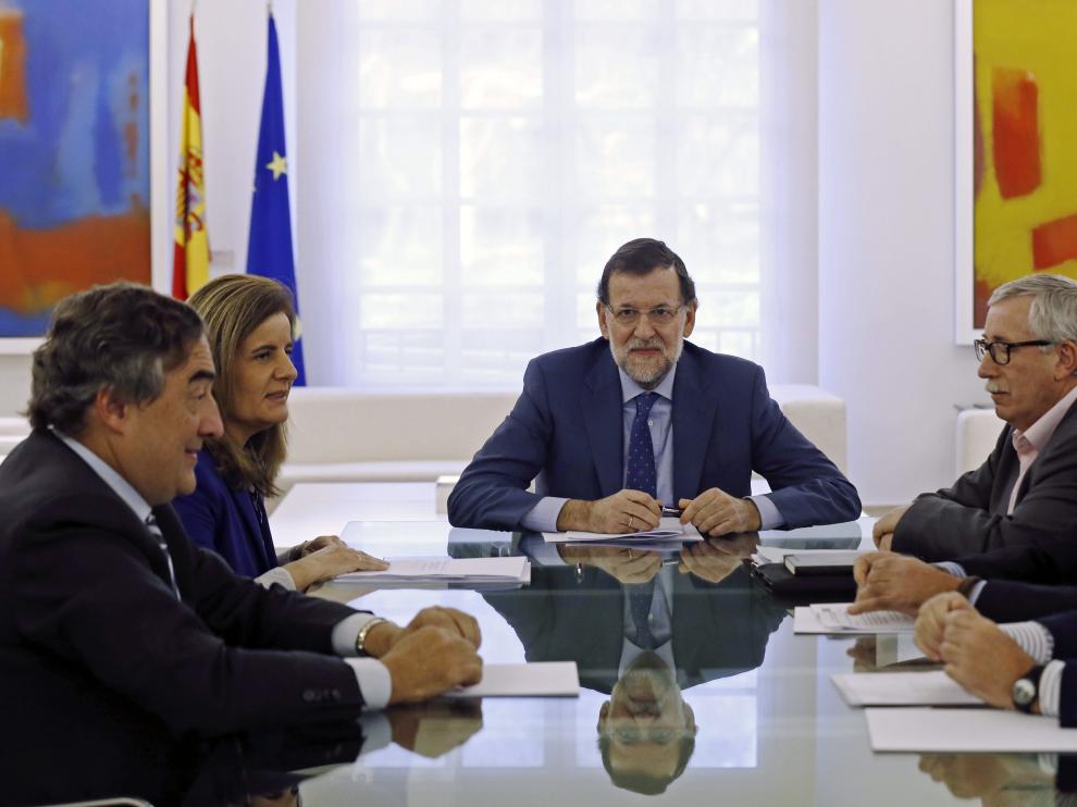 Rajoy se reúne con representantes de la patronal y los sindicatos