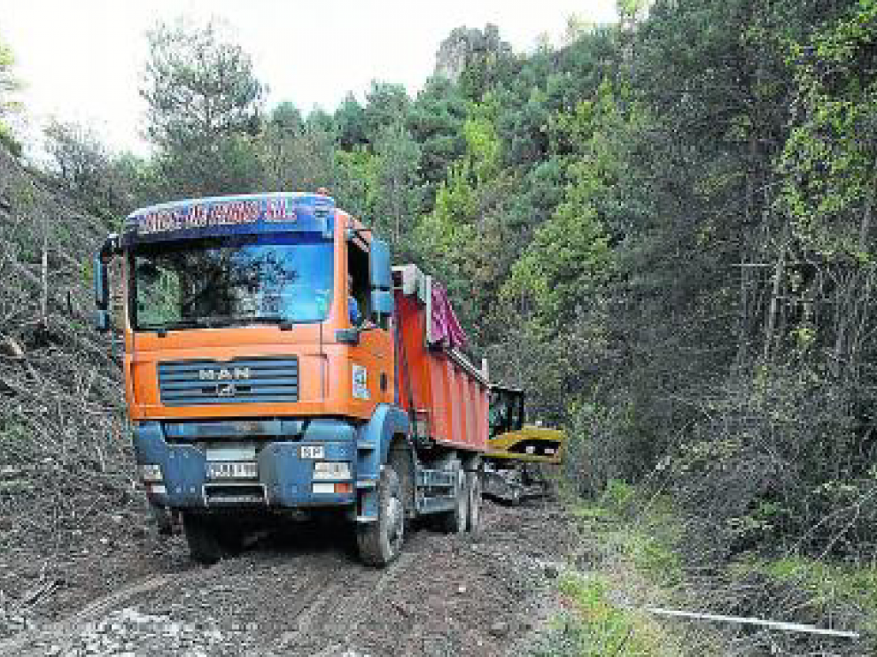 Obras para abrir un camino de acceso al barranco de Bailín