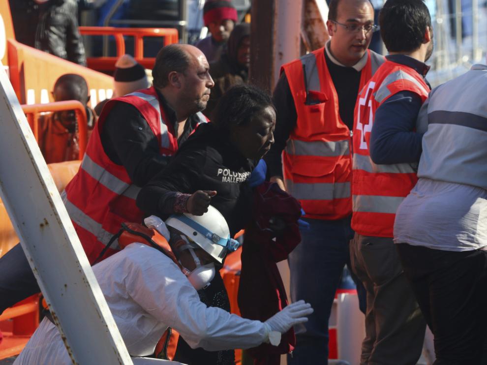Varios inmigrantes han sido rescatados tras el naufragio de la patera