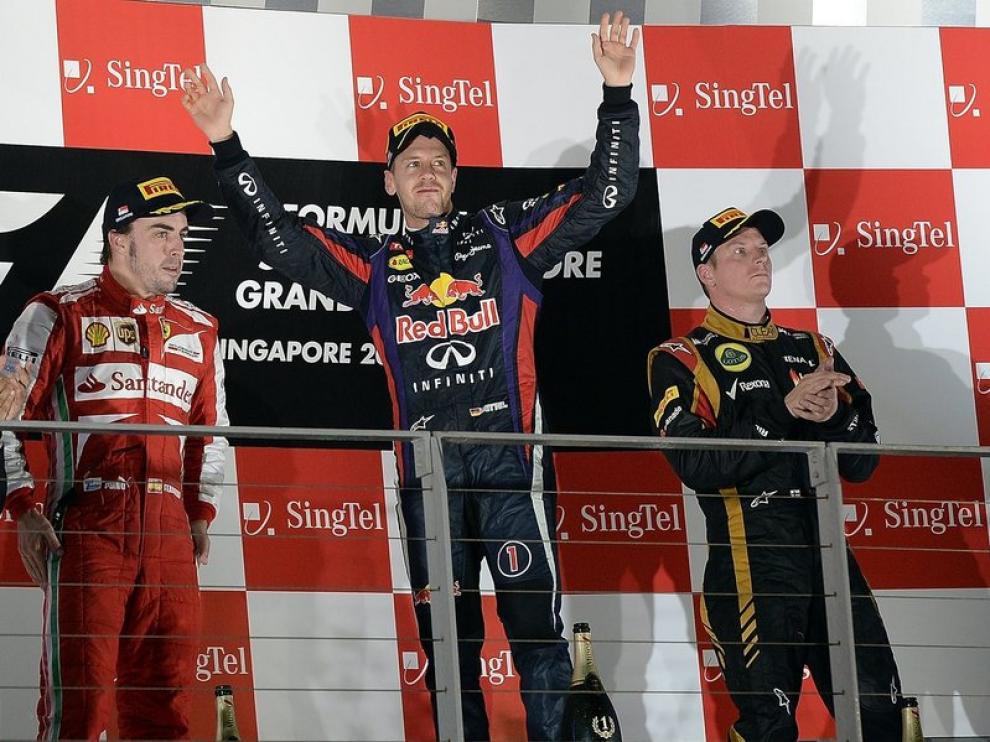Vettel, Alonso y Raikkonen, en el podio de Singapur.