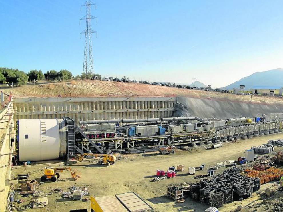 Máquina tuneladora EPB (Earth Preasure Balance), que mantiene la presión del frente de excavación.