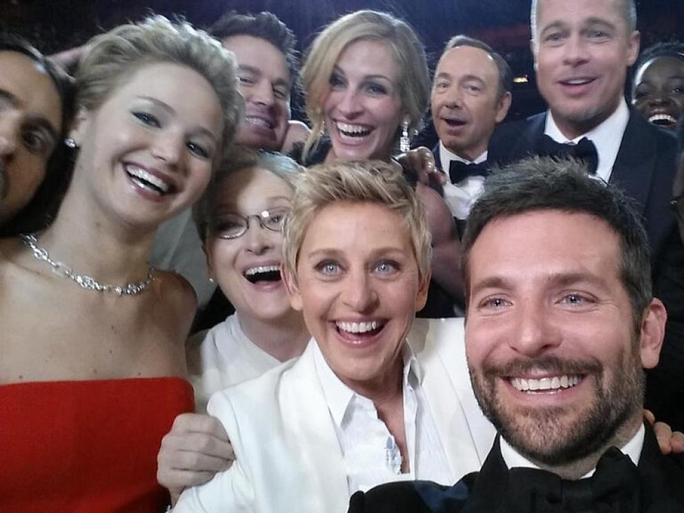 El selfie más tuiteado del año corresponde Ellen Degeneres durante la ceremonia de Los Oscars