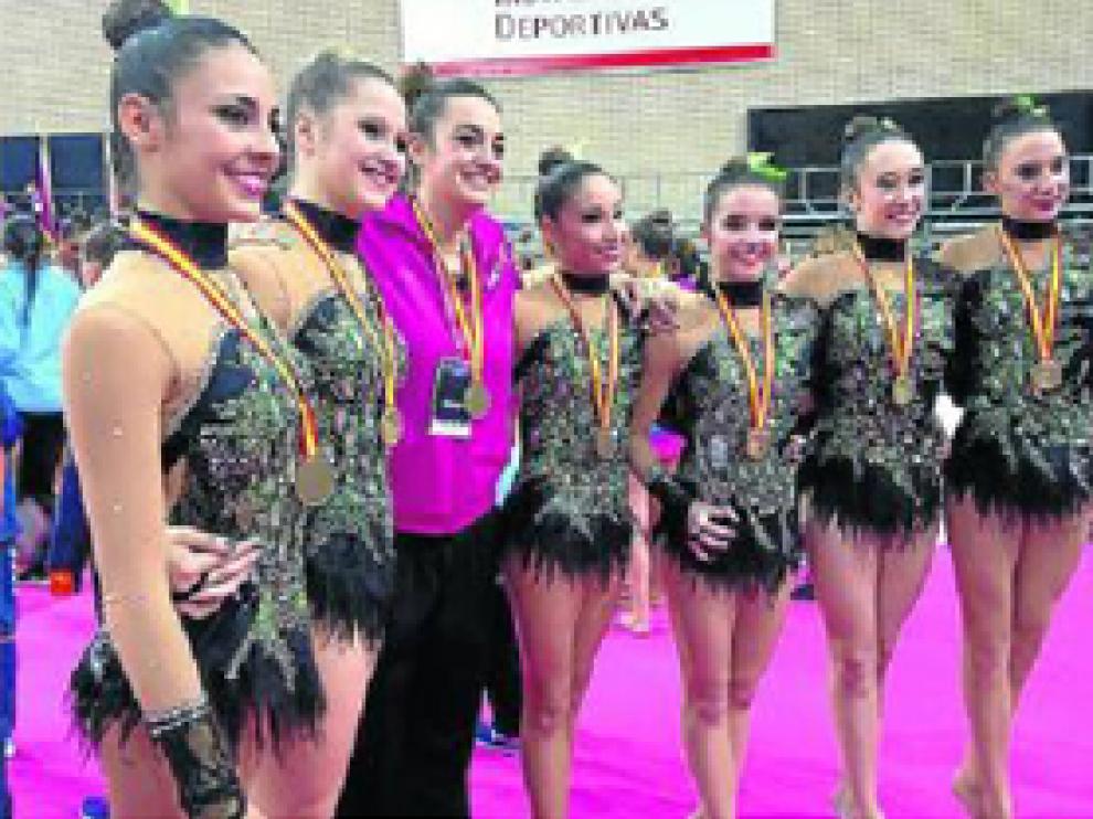 El equipo de Gimnasia Rítmica Zaragoza, con el oro
