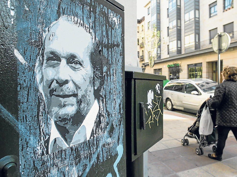 Me Bes mantiene viva la memoria de Paco de Lucía con este 'stencil' en San Vicente de Paúl
