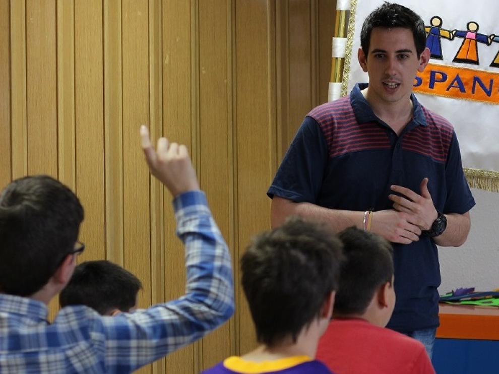 Borja Sanmartín, en una de sus clases de ajedrez