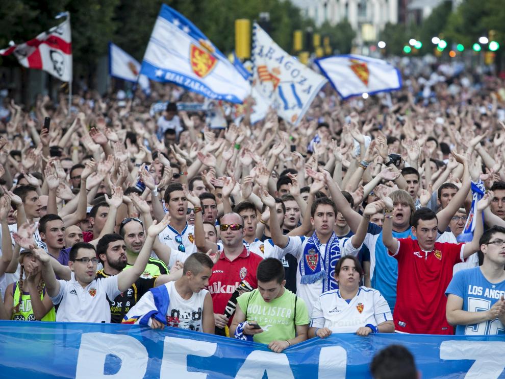 Miles de zaragocistas tomaron la calle para pedir la supervivencia del Real Zaragoza