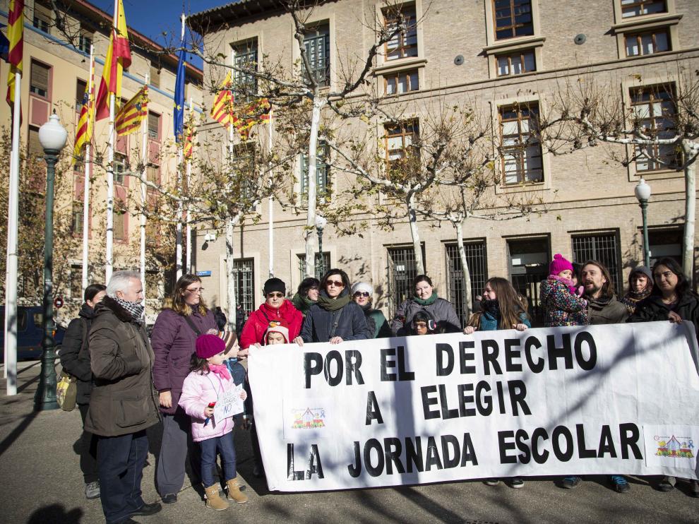 Concentración por la libre elección de la jornada escolar en la DGA