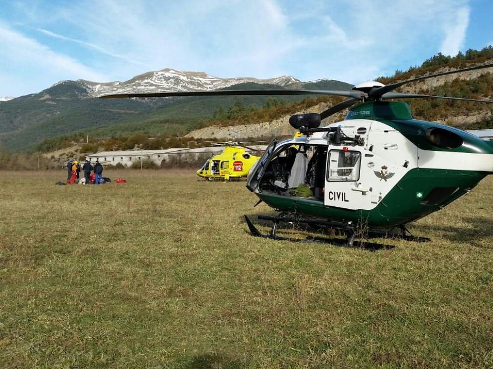 Una imagen del rescate del montañero en Ansó