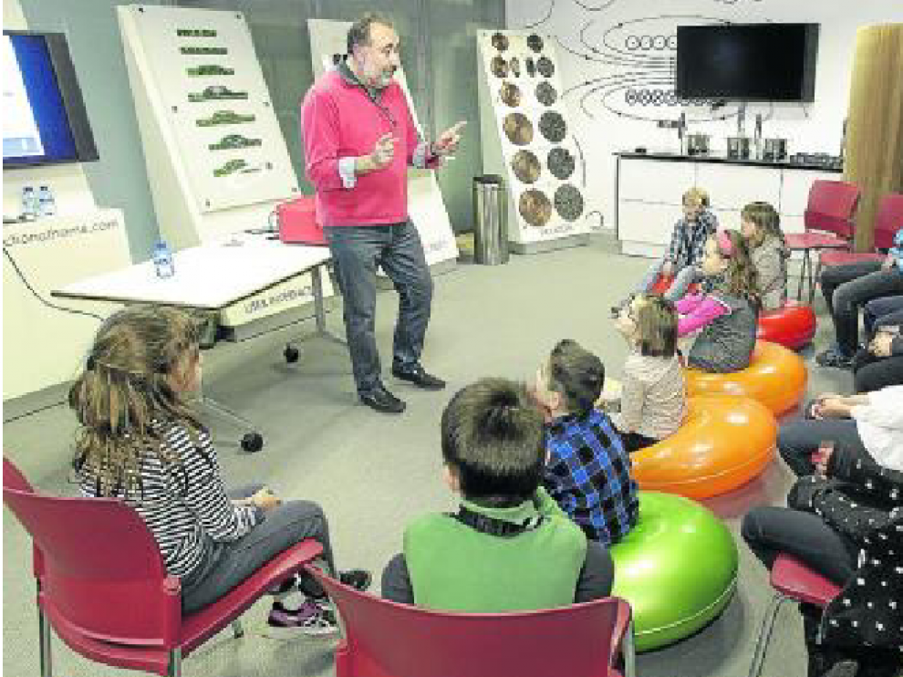 Talleres de prevención de riesgos laborales u BSH Electrodomésticos. La compañía que integra a la marca aragonesa Balay participó activamente en la impartición de charlas sobre riesgos organizadas por la patronal CREA (la foto refleja una de ellas).
