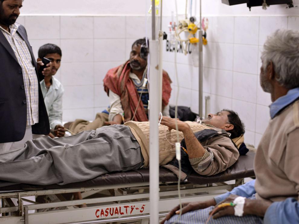 Mueren 27 personas tras ingerir alcohol adulterado en la India