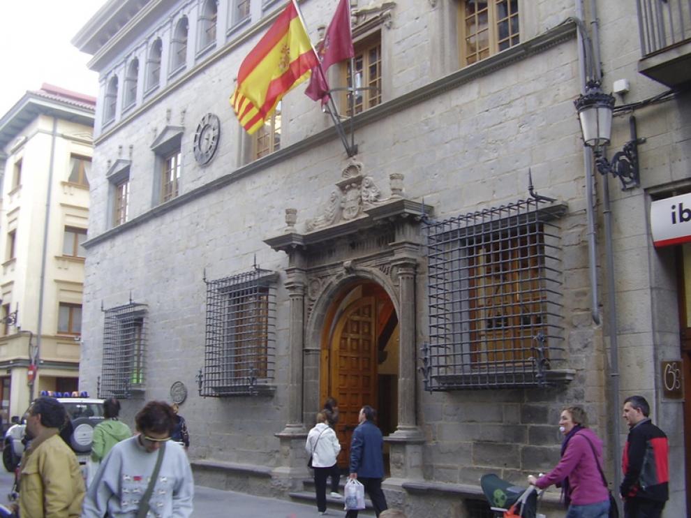 Vista exterior del Ayuntamiento de Jaca