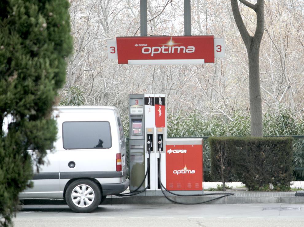 La mayoría de estaciones aragonesas mantienen el litro de gasolina por encima del euro