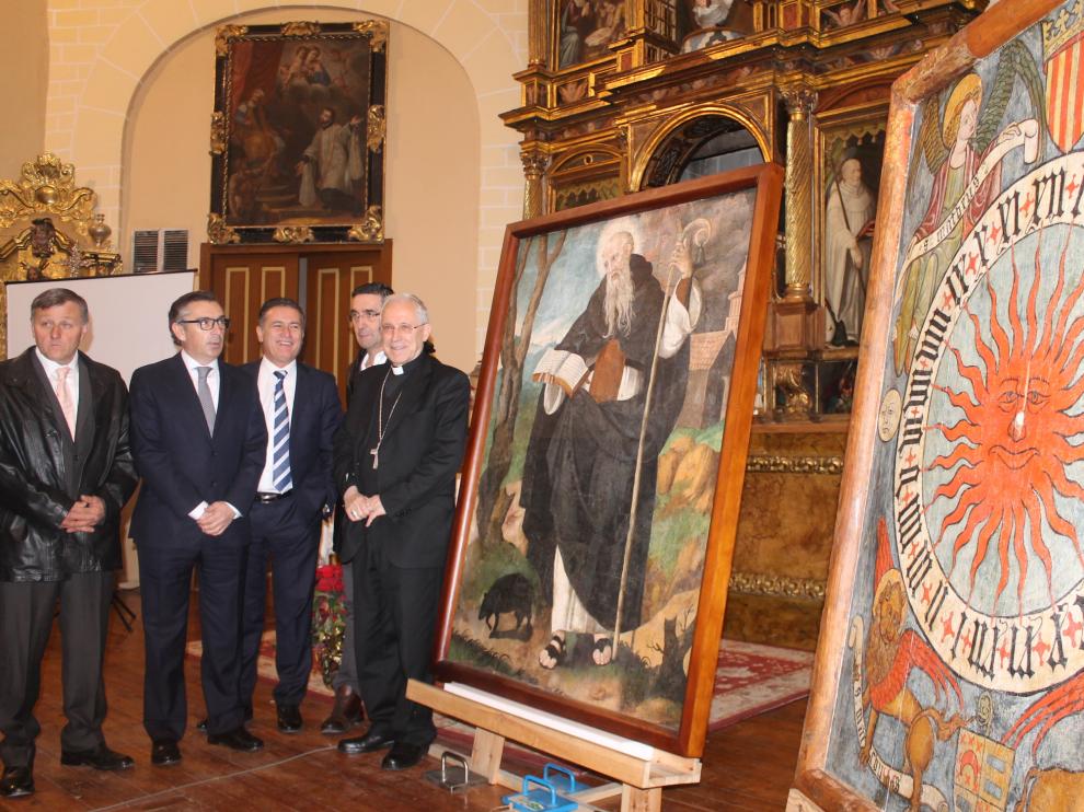 Pozuelo recupera el lienzo de San Antón y exhibe el Reloj Gótico aparecido bajo la pintura