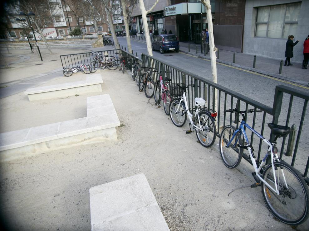 Aparcabicis en el edificio El Trovador