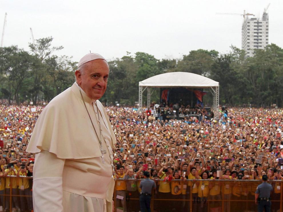 El Papa Francisco en la multitudinaria misa que tuvo lugar este domingo en Manila