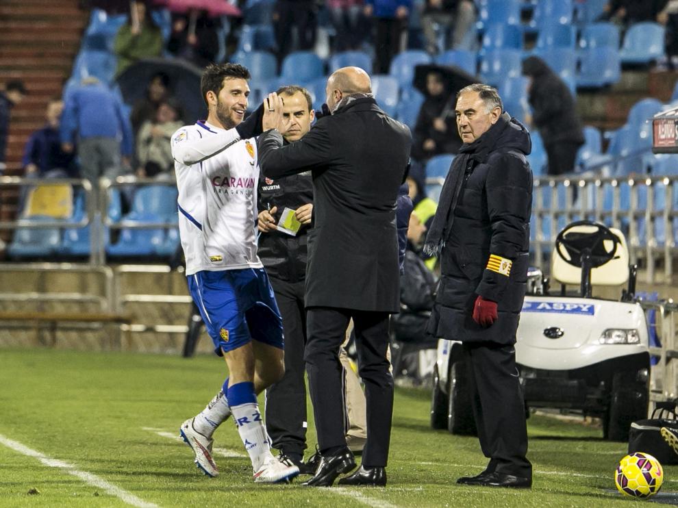 Borja Bastón abraza a Popovic tras su primer gol ante el Leganés