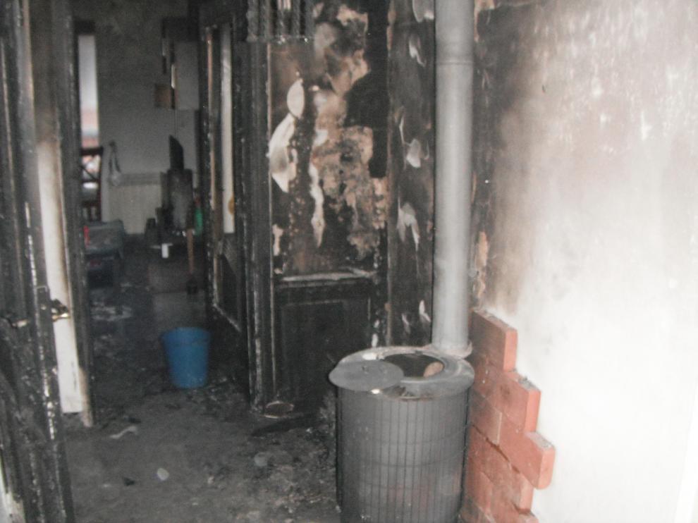 Interior de la vivienda afectada por el fuego