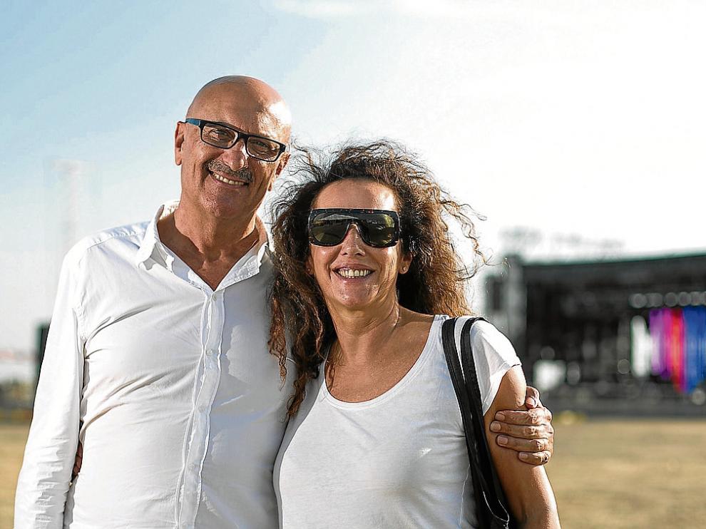Juan Arnau junto a su mujer, Mari Cruz, en el último Monegros Desert.