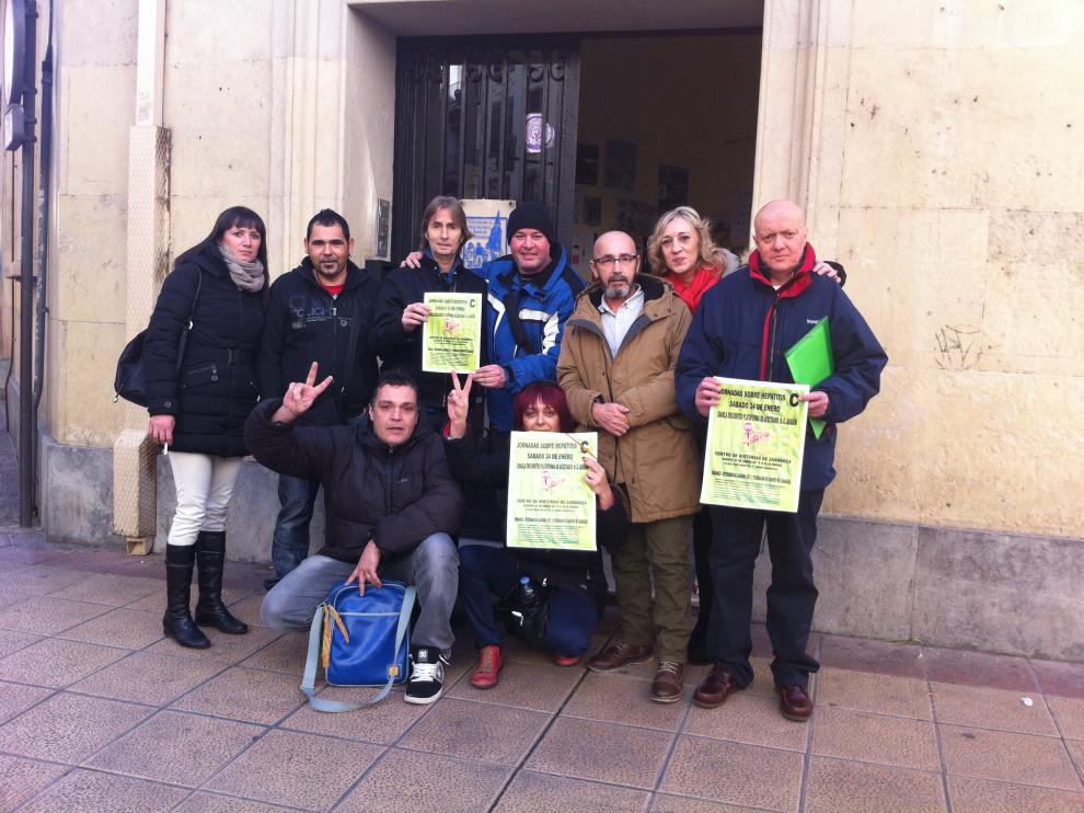 Enfermos de hepatitis C y miembros de la plataforma de afectados, tras el encuentro mantenido este jueves en la FABZ.