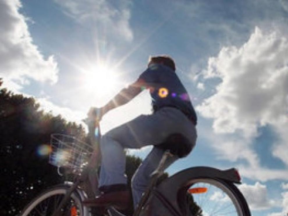 Francia experimenta con éxito pagar a quienes van al trabajo en bicicleta