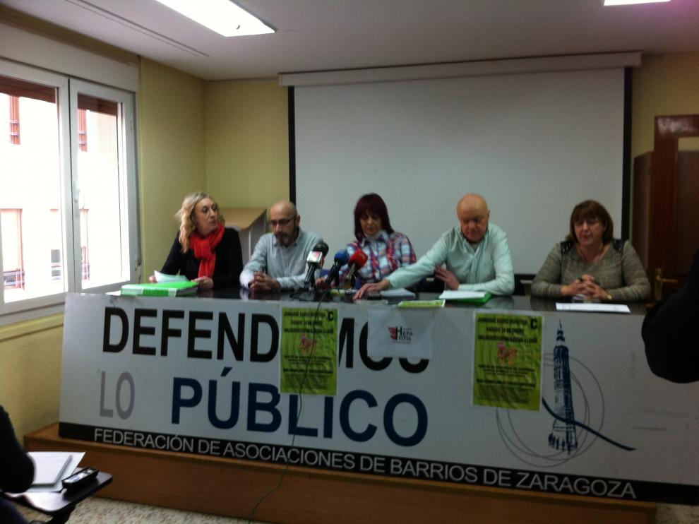 Miembros de la Plataforma de Afectados por la Hepatitis C, en un momento de la rueda de prensa.