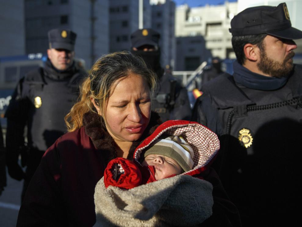 Desahuciada en Madrid una familia con dos hijos, uno de ellos de un mes y medio de vida