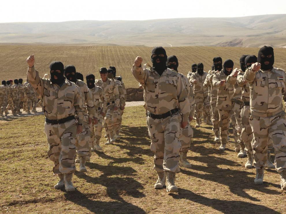 Voluntarios de Mosul, durante un entrenamiento para la lucha contra el Estado Islámico.