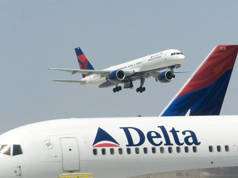 Imagen de archivo de dos aviones en el aeropuerto de Atlanta