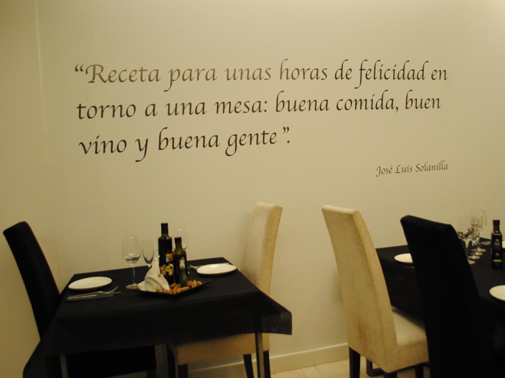 Receta que decora las paredes de un restaurante zaragozano.